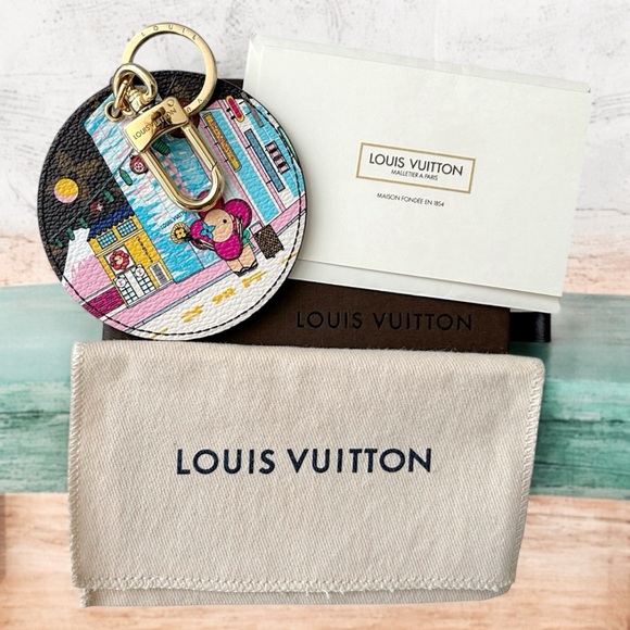 Louis Vuitton Limited 2022 Bag Charm/Key Fob Vivienne In Paris NEW W/Box & COA - Picture 1 of 8